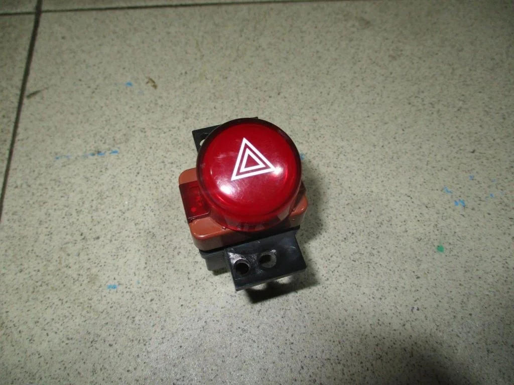 Кнопка аварийной сигнализации Honda Civic 4D FD