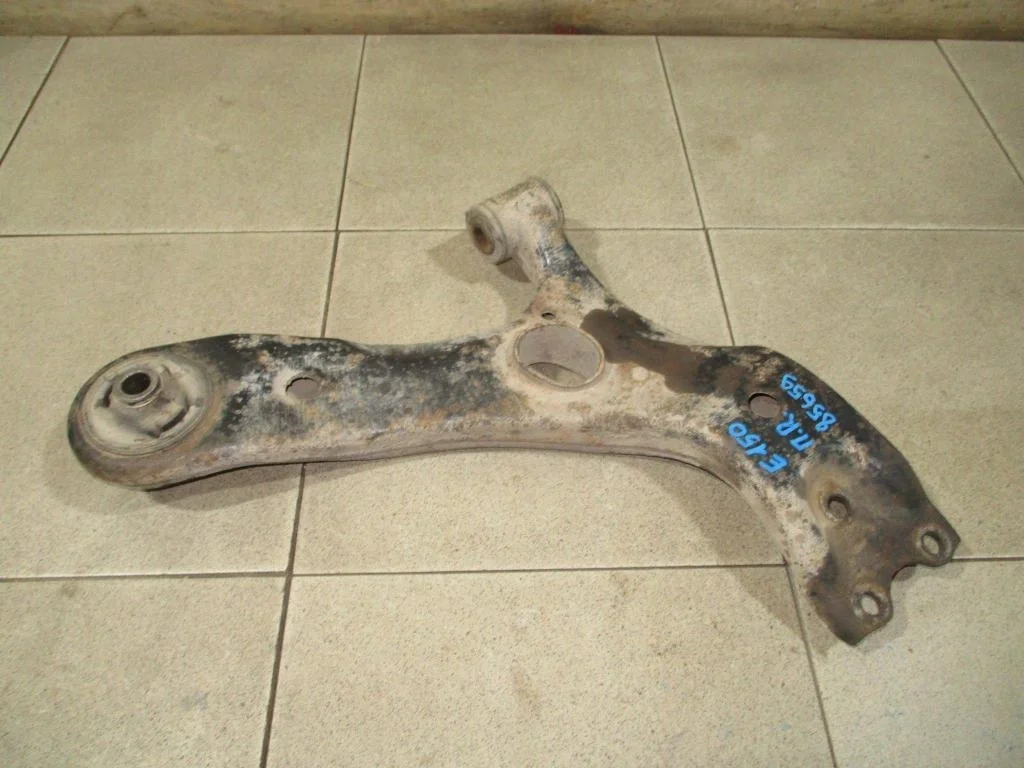 Рычаг передний правый Toyota Corolla E150