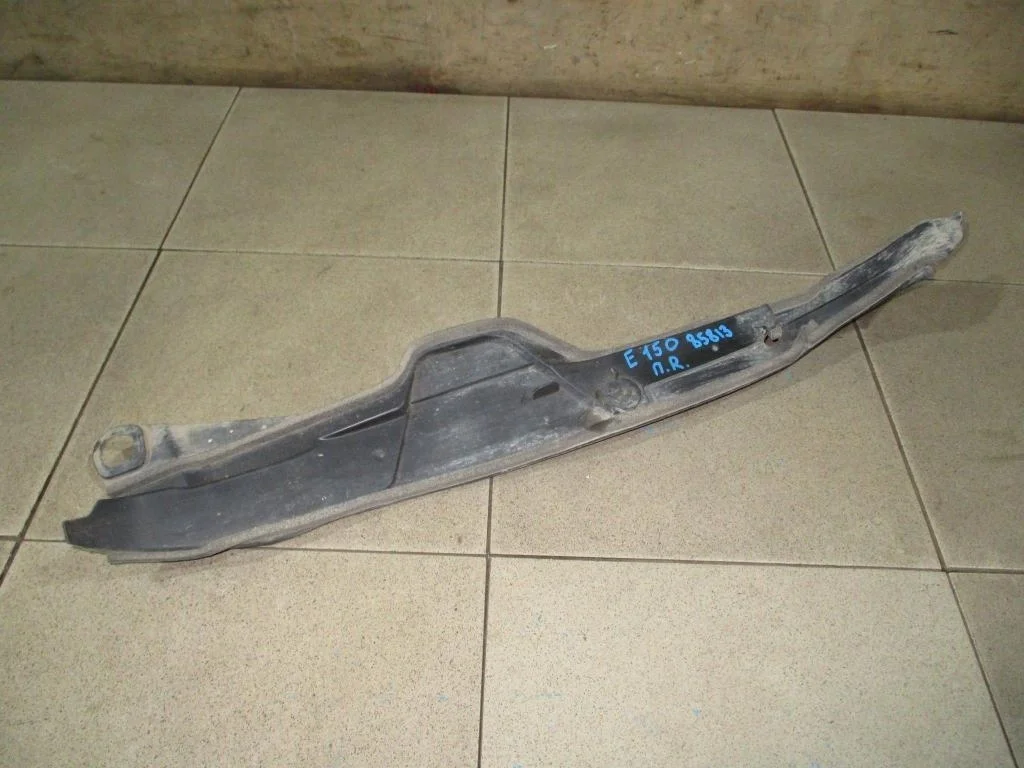 Пыльник крыла Toyota Corolla E180