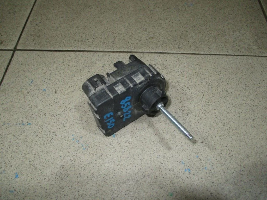 Моторчик корректора фары Toyota Corolla E150