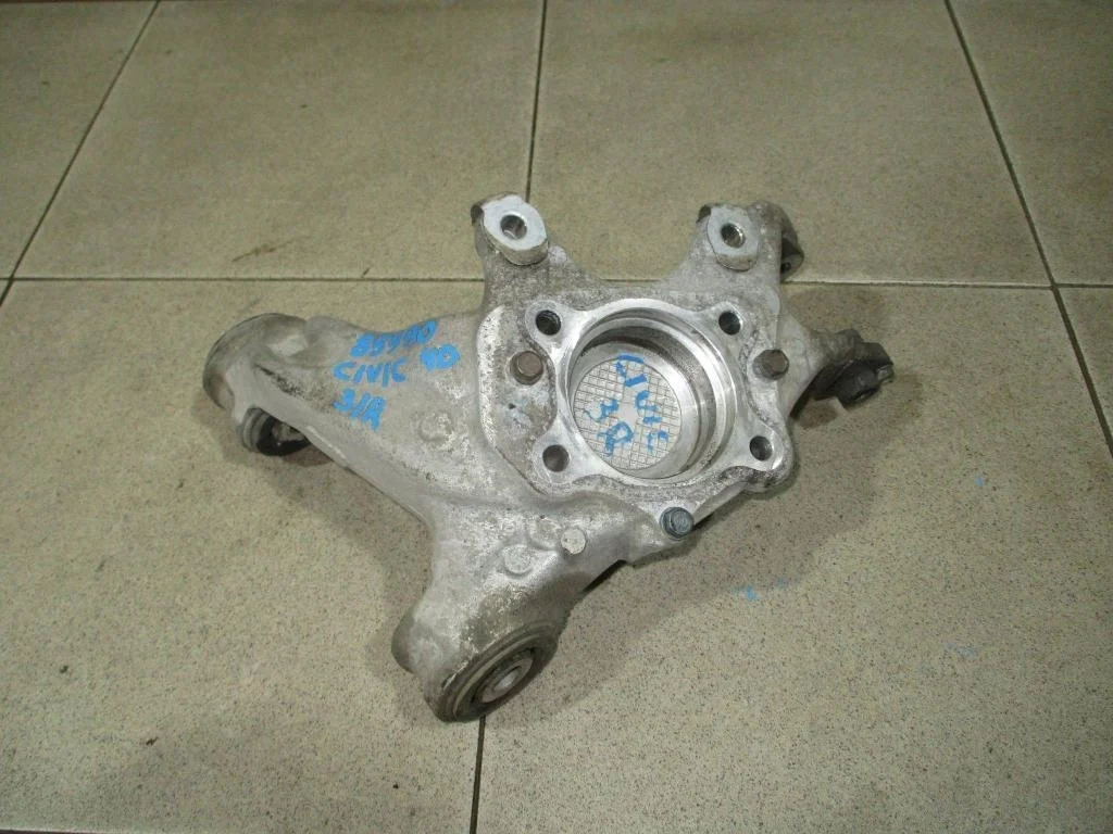 Кулак поворотный задний правый Honda Civic 4D FD