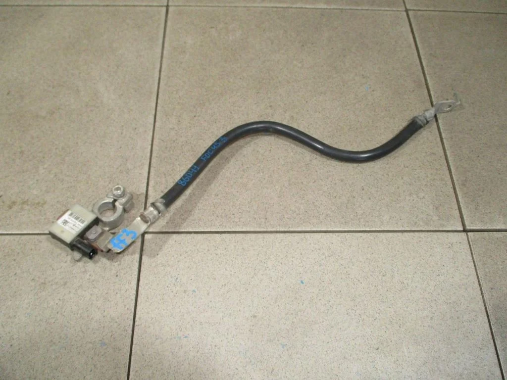 Клемма аккумулятора минус Ford Focus 2012 3