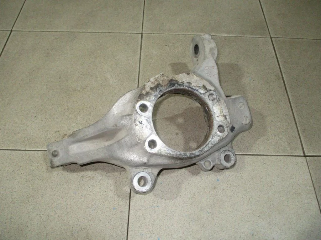 Кулак поворотный передний левый Nissan Murano 2010 Z51