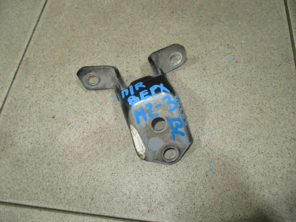 Петля двери передней Mazda 3 BL