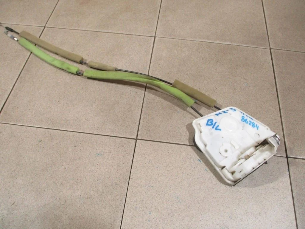 Замок двери передней правой Mazda 3 BL