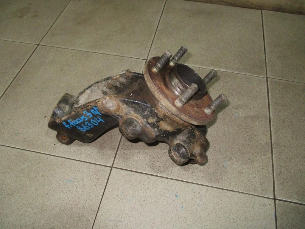 Кулак поворотный передний левый Ford Focus 3