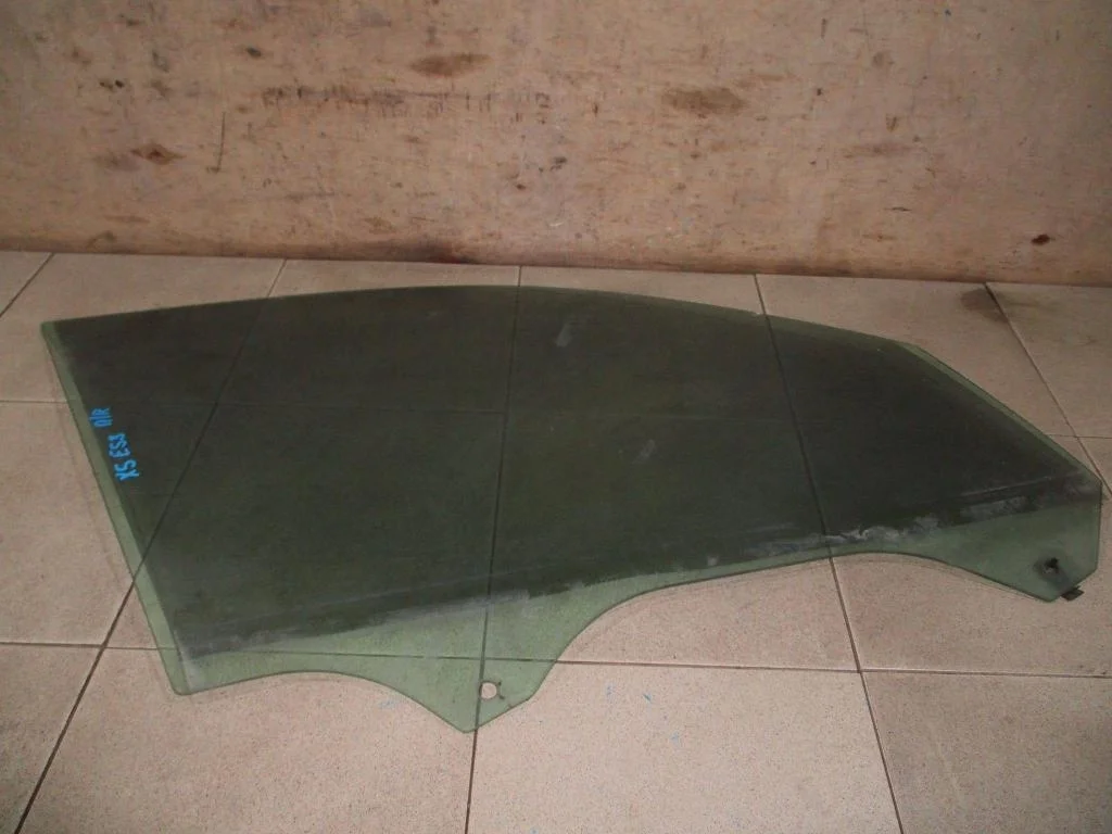 Стекло двери передней правой BMW X5 E53