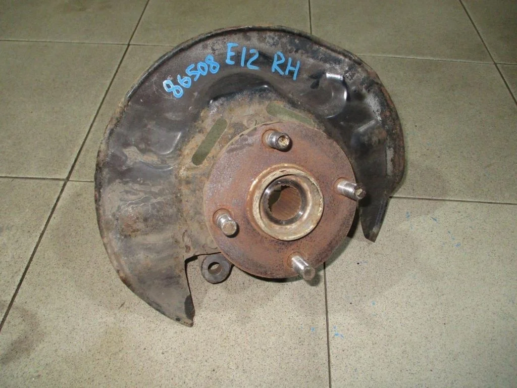 Кулак поворотный передний правый Toyota Corolla E120