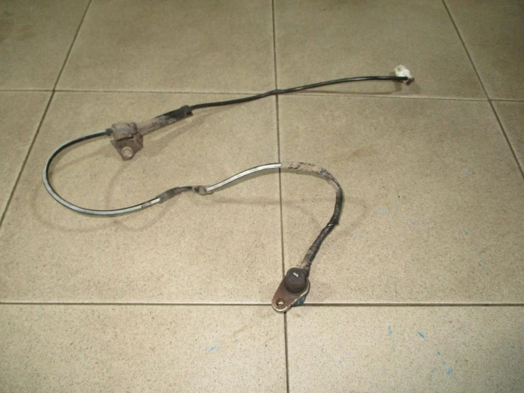 Датчик abs передний левый Toyota Corolla E120