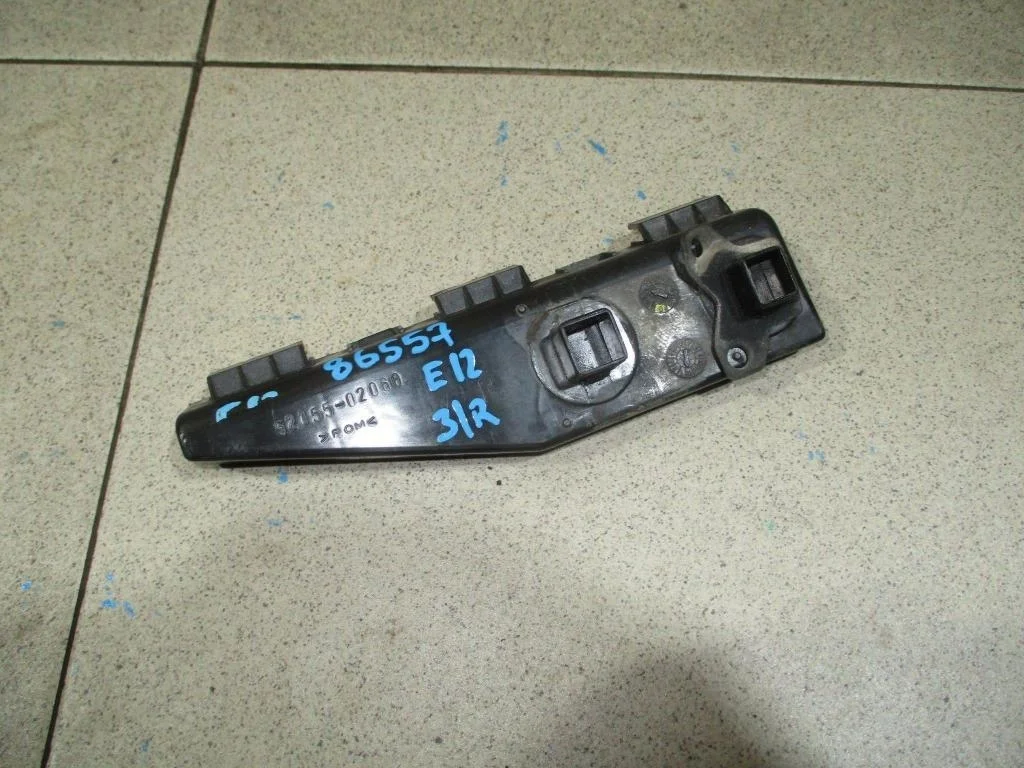 Кронштейн заднего бампера правый Toyota Corolla E120