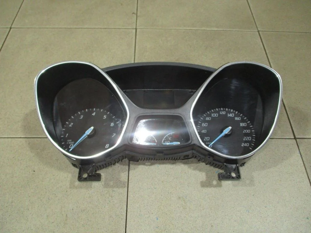 Панель приборов Ford Focus 3