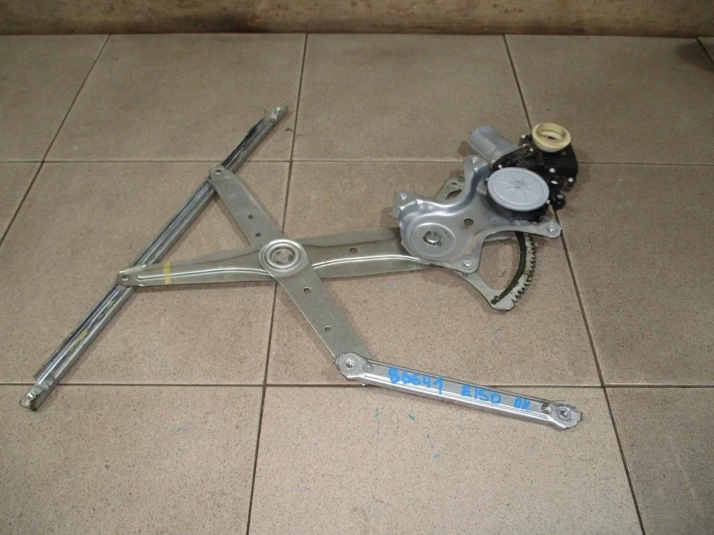 Стеклоподъемник передний левый Toyota Corolla E150