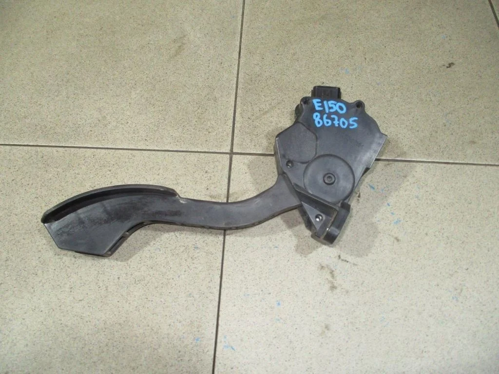 Педаль газа Toyota Corolla E150