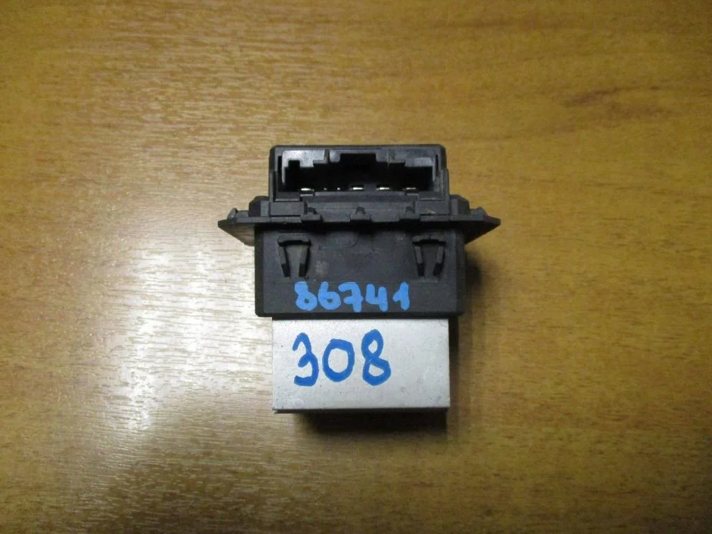Резистор отопителя Peugeot 308 T7