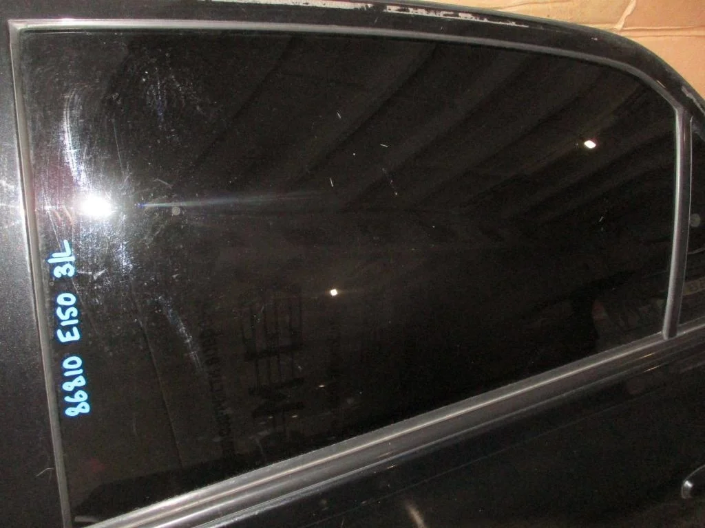 Стекло двери задней левой Toyota Corolla E150