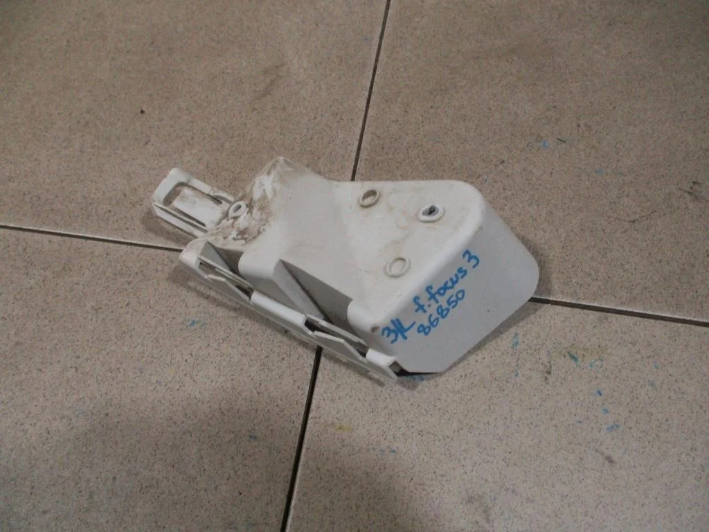 Кронштейн заднего бампера левый Ford Focus 3