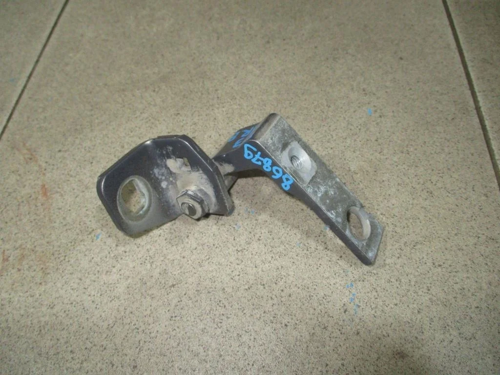 Петля двери Ford Focus 3