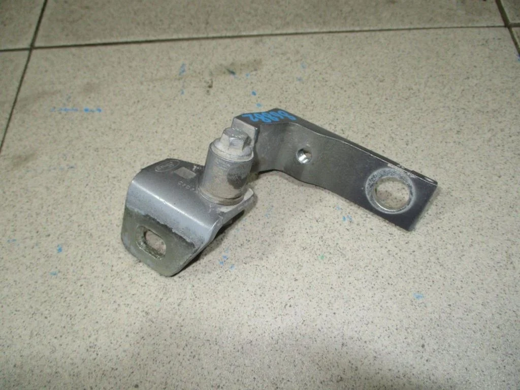 Петля двери Ford Focus 3