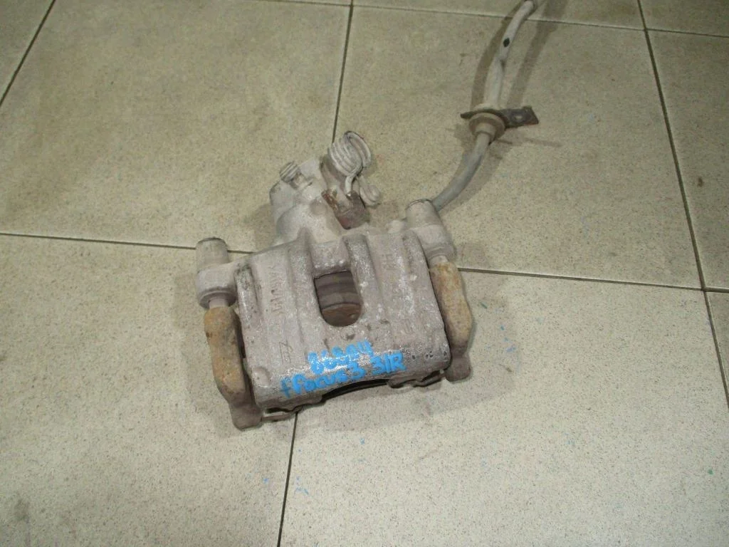 Суппорт задний правый Ford Focus 3