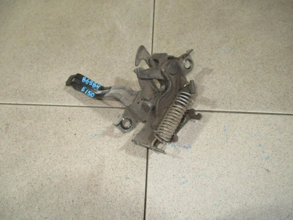 Замок капота Toyota Corolla E150