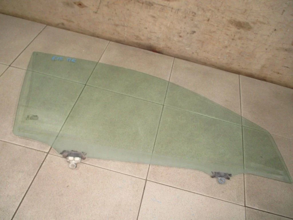 Стекло двери передней правой Toyota Corolla E150