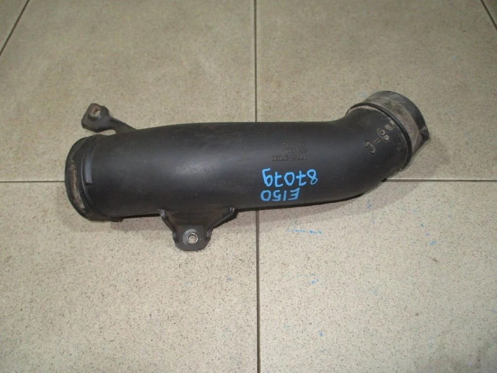 Патрубок воздушного фильтра Toyota Corolla E150