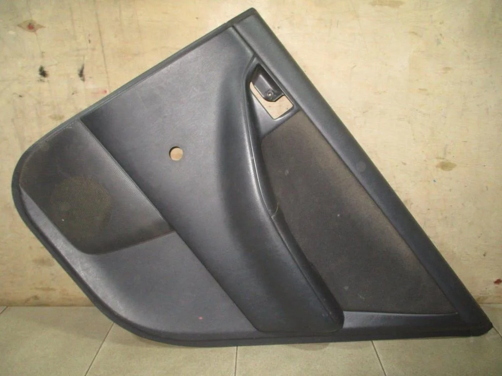 Обшивка двери задней правой Toyota Corolla E120