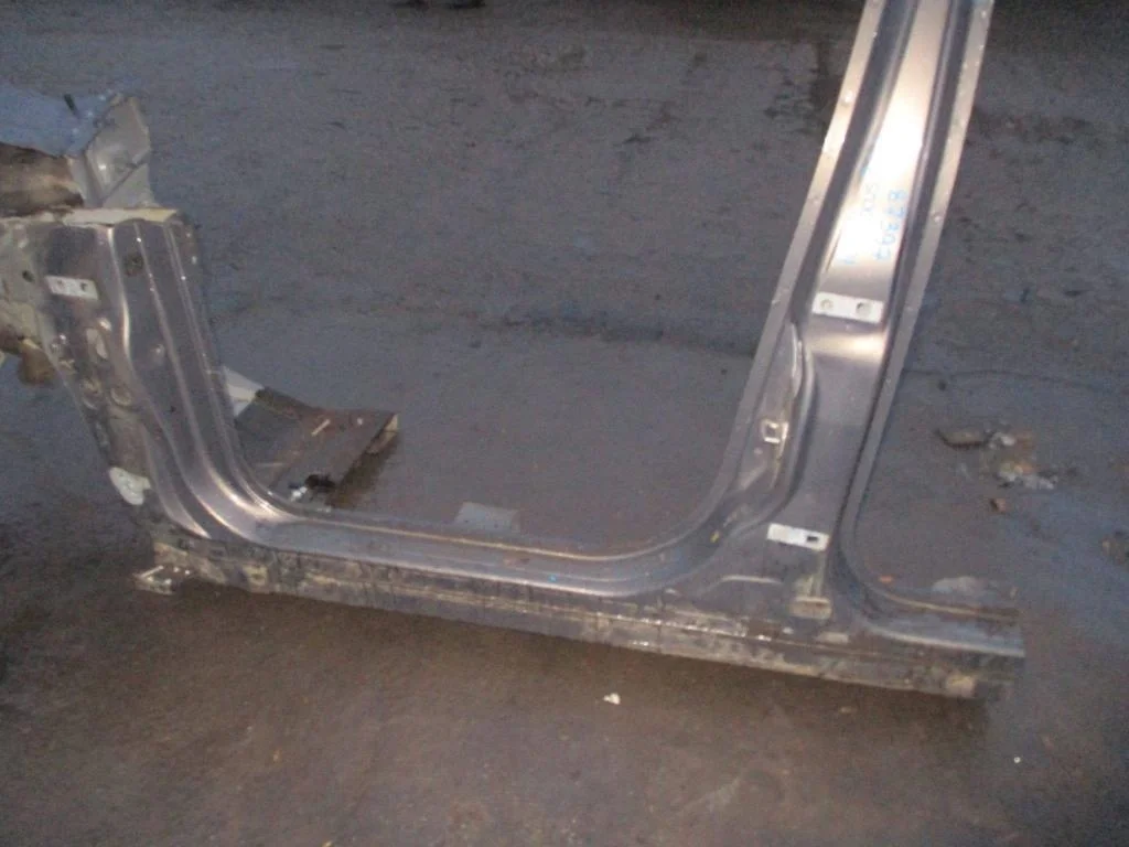 Порог со стойкой левый Ford Focus 3