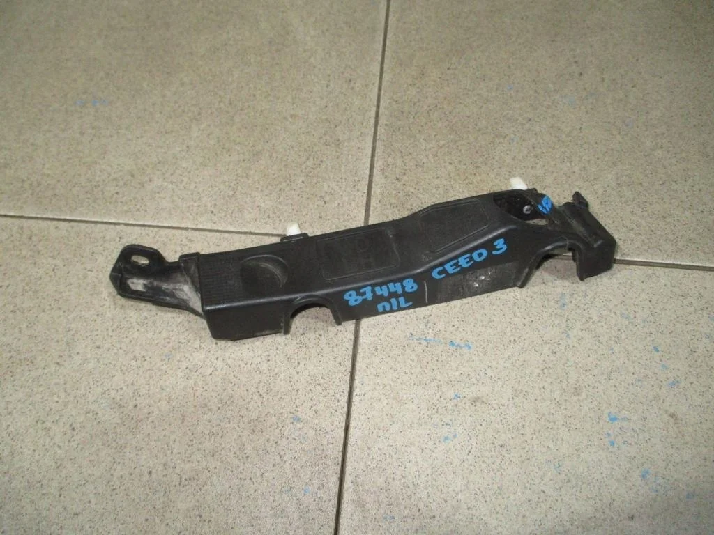 Кронштейн переднего бампера левый Kia Ceed 3 2019 CD