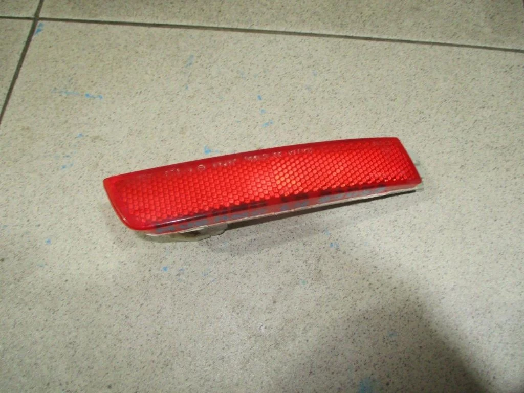 Отражатель в бампер задний левый Nissan Murano 2010 Z51