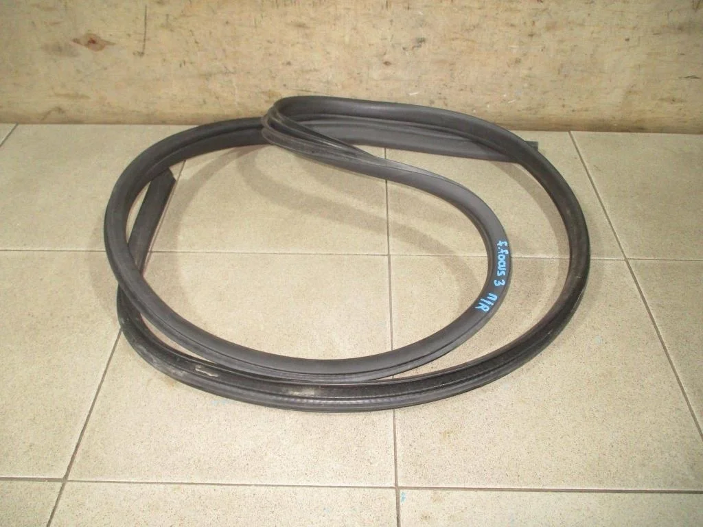 Уплотнитель двери Ford Focus 3