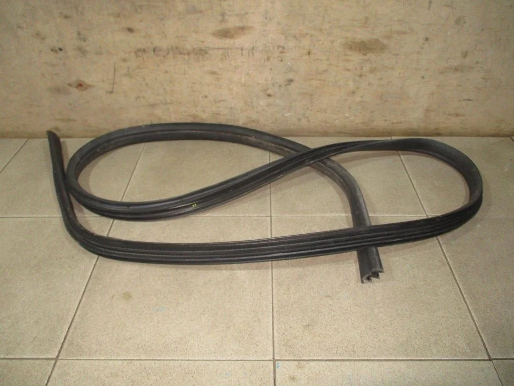 Уплотнитель двери Ford Focus 3