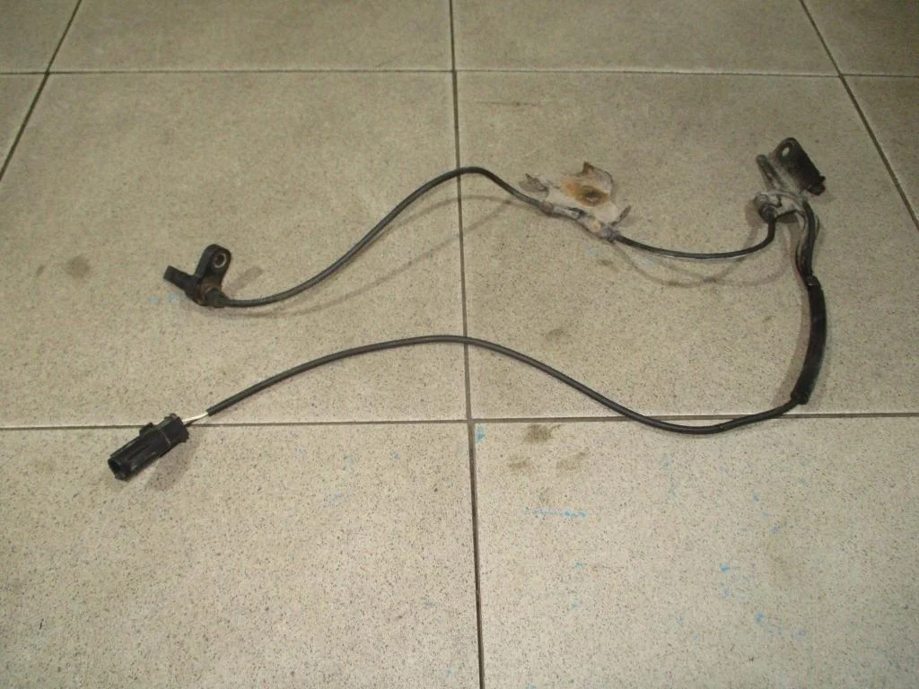 Датчик abs передний левый Toyota Corolla E150