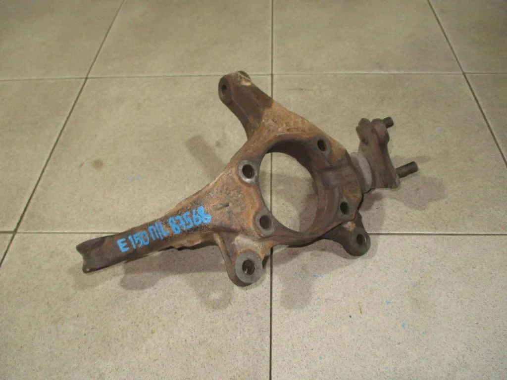 Кулак поворотный передний левый Toyota Corolla E150