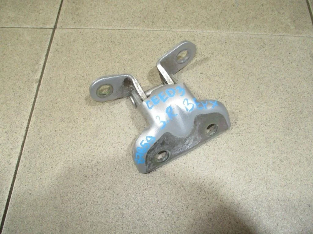 Петля двери задней правой верхняя Kia Ceed 3 2019 CD