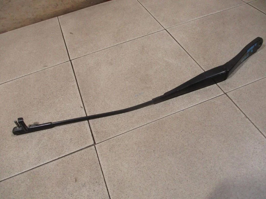 Поводок стеклоочистителя передний правый Opel Astra 2013 H