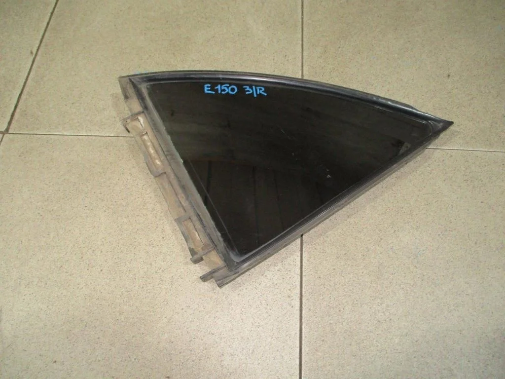 Стекло двери задней правой форточка Toyota Corolla E150
