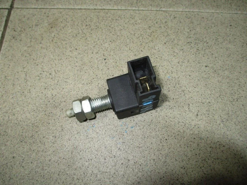 Датчик включения стопсигнала Hyundai Elantra HD