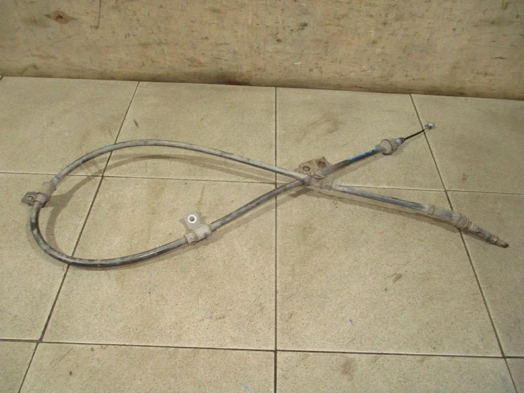 Трос ручника левый Hyundai Elantra HD