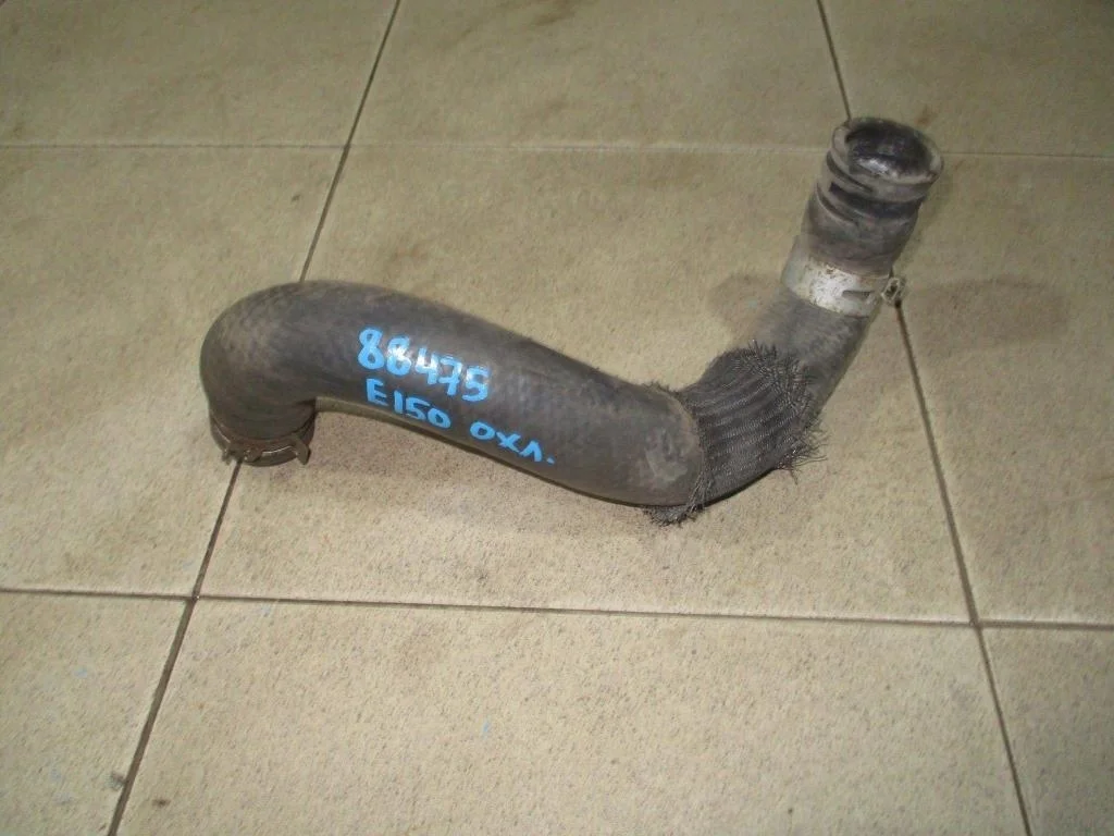 Патрубок радиатора Toyota Corolla E150