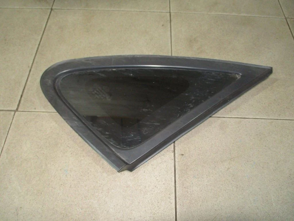 Стекло кузовное глухое правое Hyundai Elantra HD