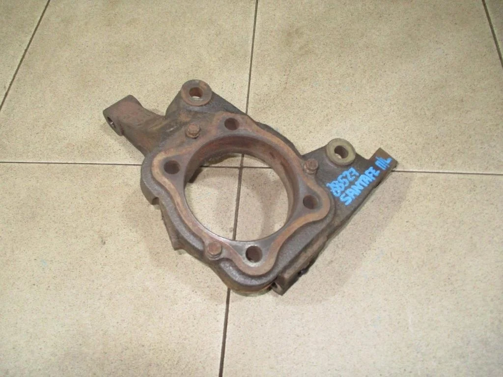 Кулак поворотный передний левый Hyundai Santa Fe 2 2011 CM