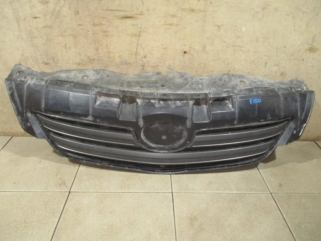 Решетка радиатора Toyota Corolla E150