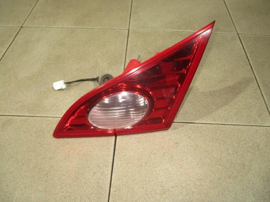 Фонарь задний внутренний правый Nissan Murano 2010 Z51