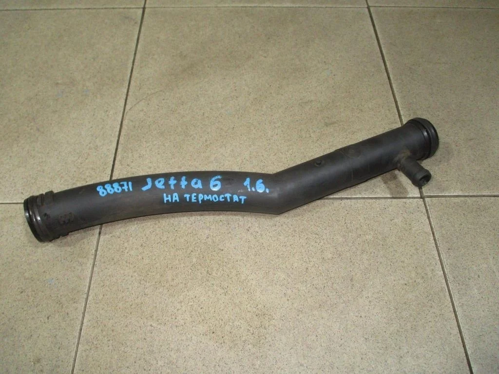 Трубка системы охлаждения Volkswagen Jetta A6