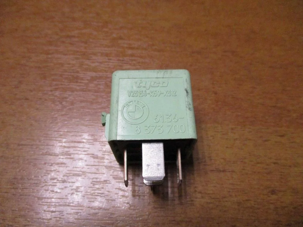 Реле топливного насоса BMW 6-Series 2004 E63, E64