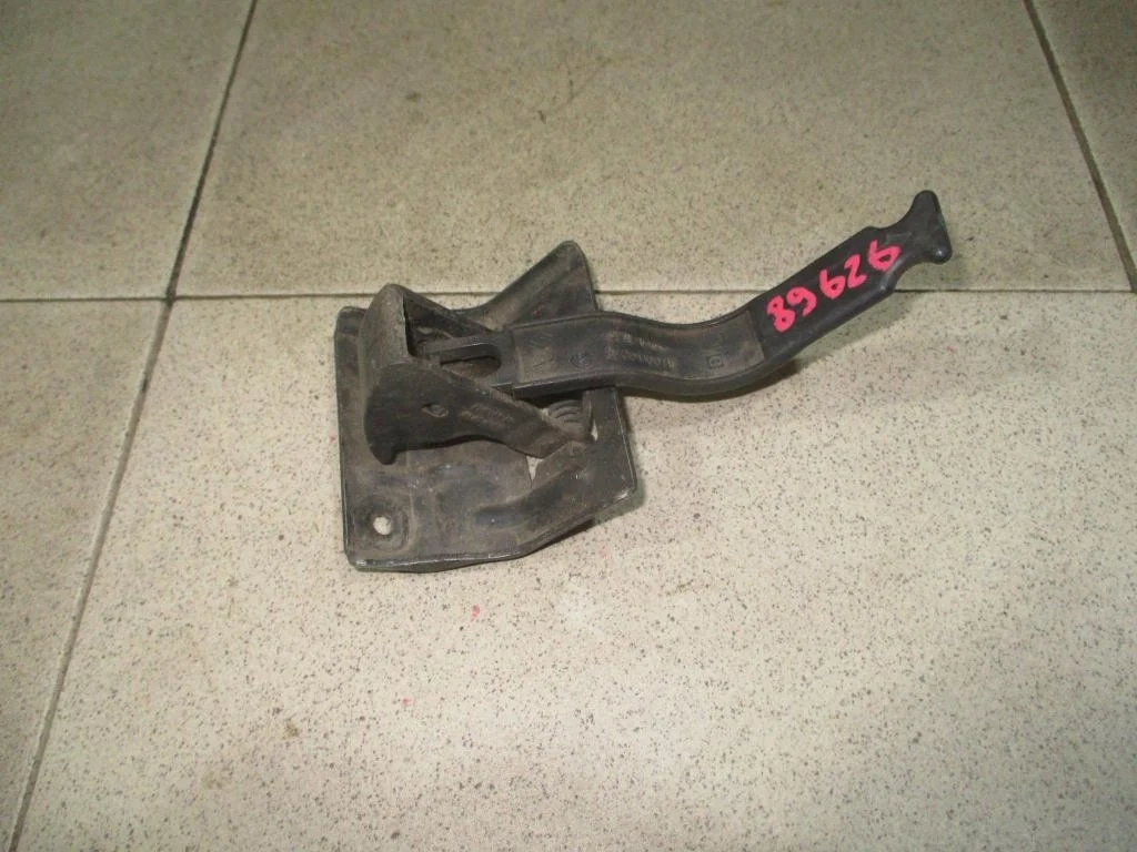 Ручка открывания капота Renault Megane 2