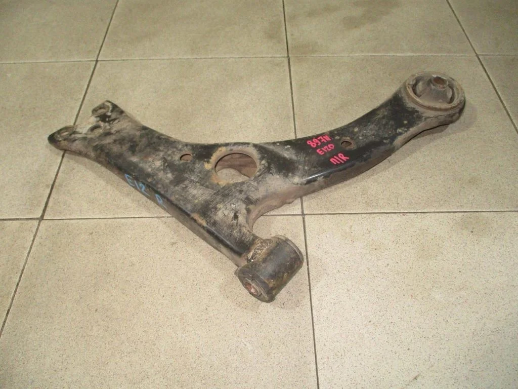 Рычаг передний правый Toyota Corolla E120