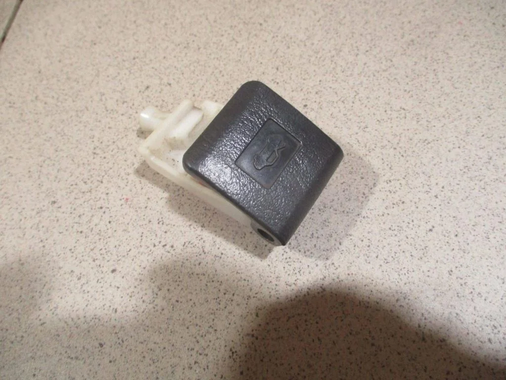 Ручка открывания капота Toyota Corolla E150