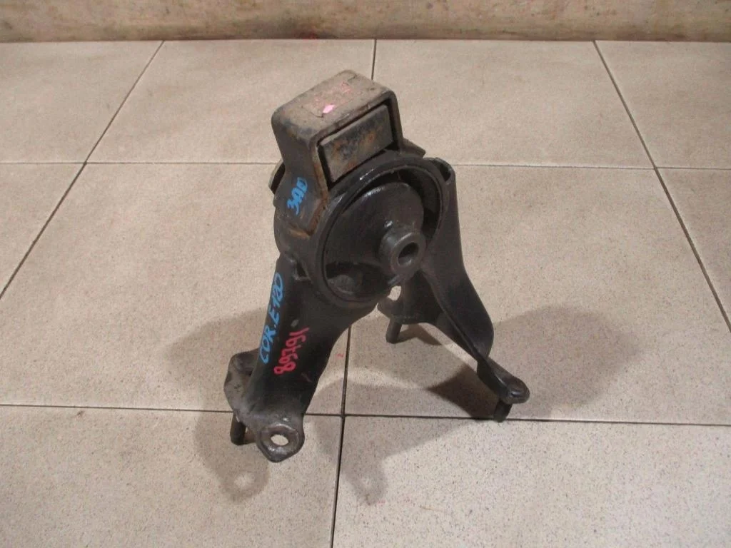 Опора двигателя задняя Toyota Corolla E120